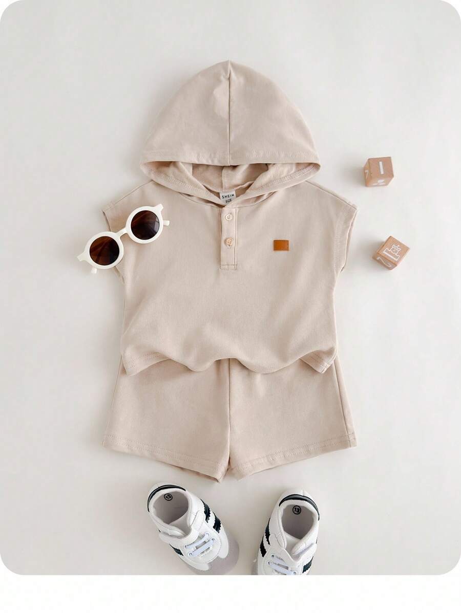 2件套男婴刺绣装饰柔软针织连帽无袖上衣和松紧腰短裤套装 - 杏色 - 查看 1