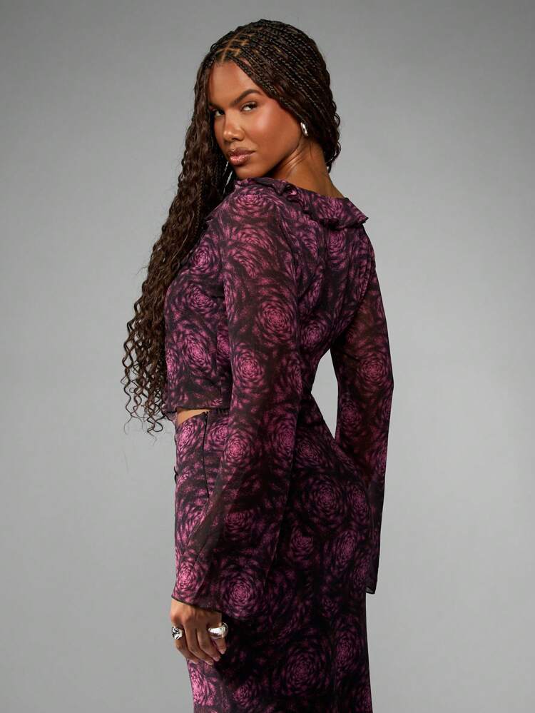 MISSGUIDED Top court à manches longues avec volants, imprimé floral rose. Style bohème pour soirée, club, festival. Avec fermeture à nœud devant. Mode automne