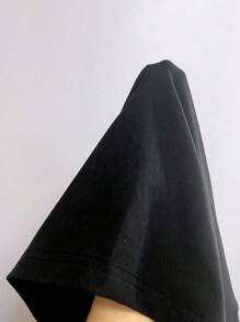 SHEIN 全新大码女式时尚心形印花 V 领短袖宽松 T 恤