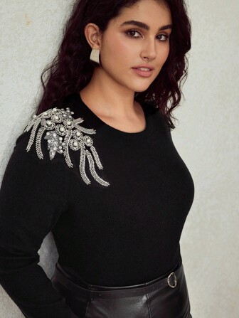 MOTF PREMIUM CHRISTMAS PLUS SIZE FAUX PEARL AND SEQUIN BEADED DETAIL LONG SLEEVE SLIM FIT TEE