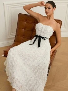 Aveloria Rosie Vestido romántico francés con bordado floral abundante, cinturón de contraste en la cintura, corpiño tipo bustier y falda acampanada