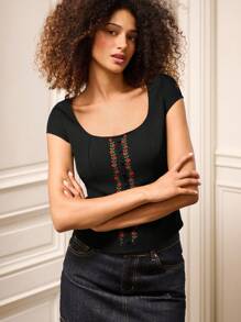 lacRébo Top ajustado con bordados inspirados en un corsé, con mangas cortas. Atuendo de oficina, estilo empresarial casual. Top de otoño e invierno - Negro - Ver 4