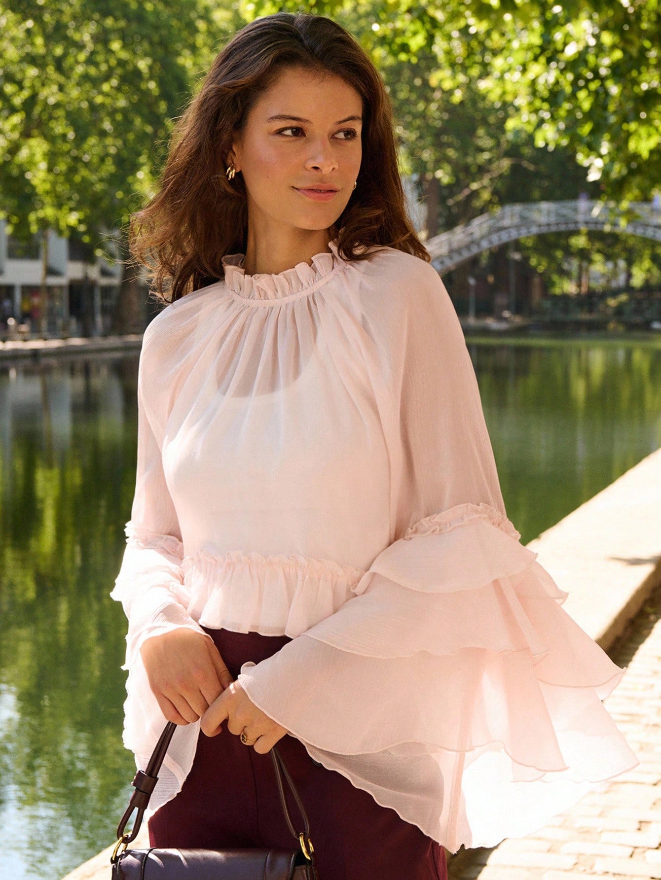 Bluzka z falbanką w stylu boho w kolorze pudrowego różu, top na wakacje, strój na randkę, wyjście