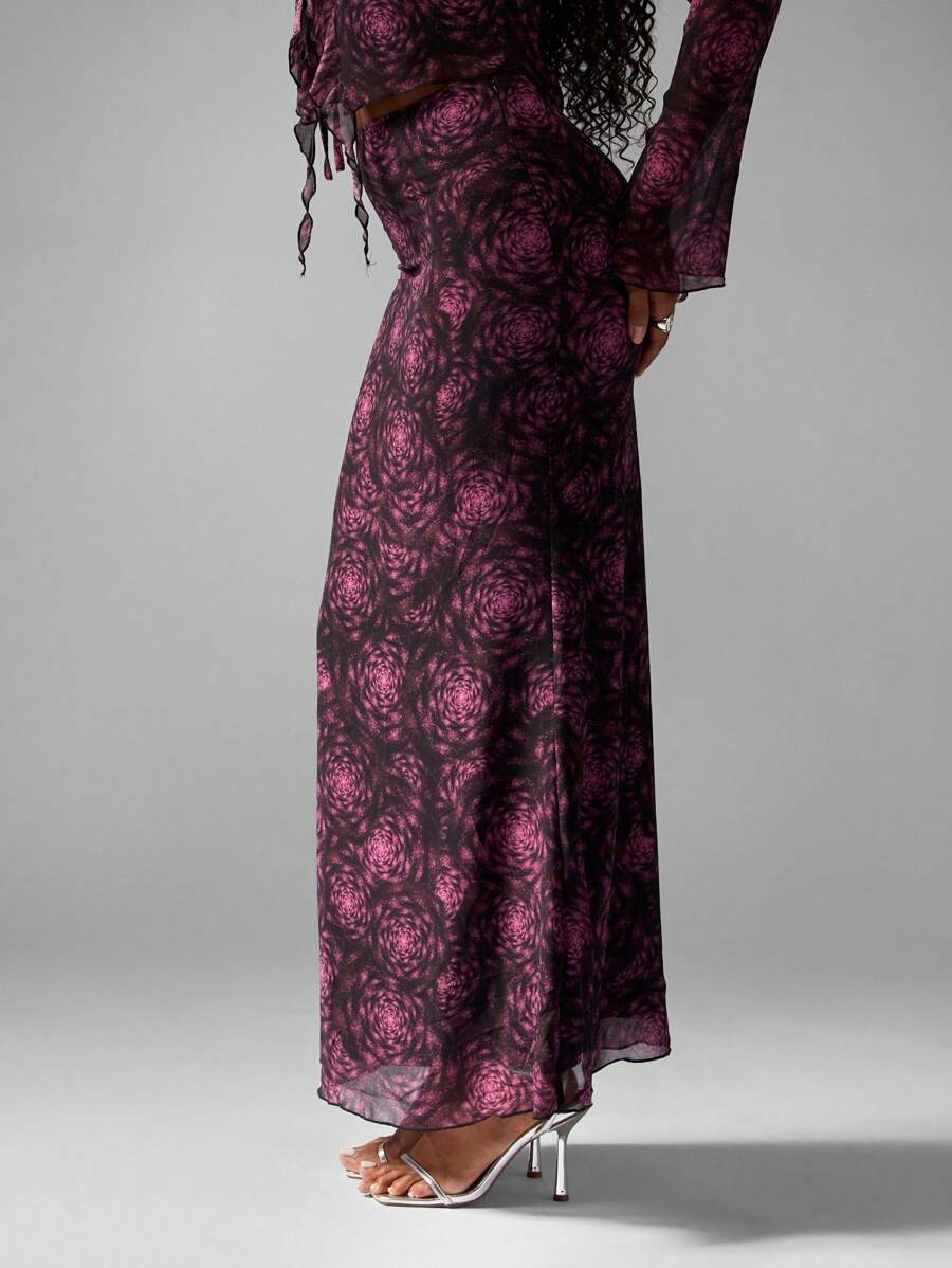 MISSGUIDED Saia Longa Elegante de Chiffon com Estampa Floral, Comprimento Longo, Design de Camada de Tule, Cintura Empire, Ideal para Coquetel, Casamento, Festa, Férias