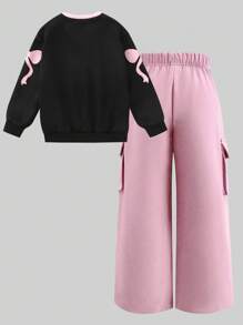 Tween Girls Spring/Autumn Casual Sweatsuit, Retro American Style Pink Numeric & English Letter Bow Print Knit Fabric Crew Neck Long Sleeve Sweatshirt Paired With Solid Pink Woven Fabric Fashionable Cargo Pants 2 Pieces Set, Suitable For Back To School, Daily Casual, Outdoor, Travel, Photography, Y2K Street Style Fall Winter