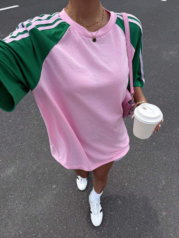 SHEIN EZwear Camiseta holgada de cuello redondo de talla grande con mangas raglán a contraste y rayas