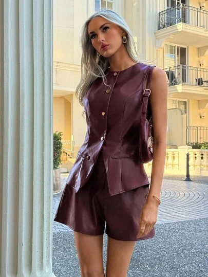 Siren Gaze 秋季女装 Old Money 风格 PU 套装，酒红色圆领无袖单排扣背心和短裤两件套，金色纽扣装饰，商务休闲秋季女装 2025 年新款秋季时尚必备单品，适合工作、日常、通勤、外出