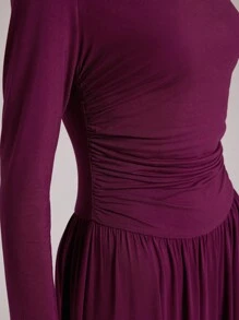 Ontre Phong cách thanh lịch, Thiết kế tối giản, Chất liệu, Vải dệt kim, Màu đỏ tía, Tay dài, Cổ đứng nhỏ, Chi tiết nhún bèo, Dáng rộng, Váy maxi nữ, Váy xòe, Trang phục mùa thu, Trang phục thường ngày, Trang phục công sở thường ngày - Màu Đỏ Sâu - Xem 7