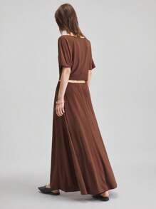 Ontre 女士教师套装，独立日风格，针织材质，粘胶纤维，棕色，四向拉伸，弹性针织面料，不对称肩部设计，两件套裙装，女士套装，极简主义设计，夏季服装，日常服饰，2025年新品 - 棕色 - 查看 3