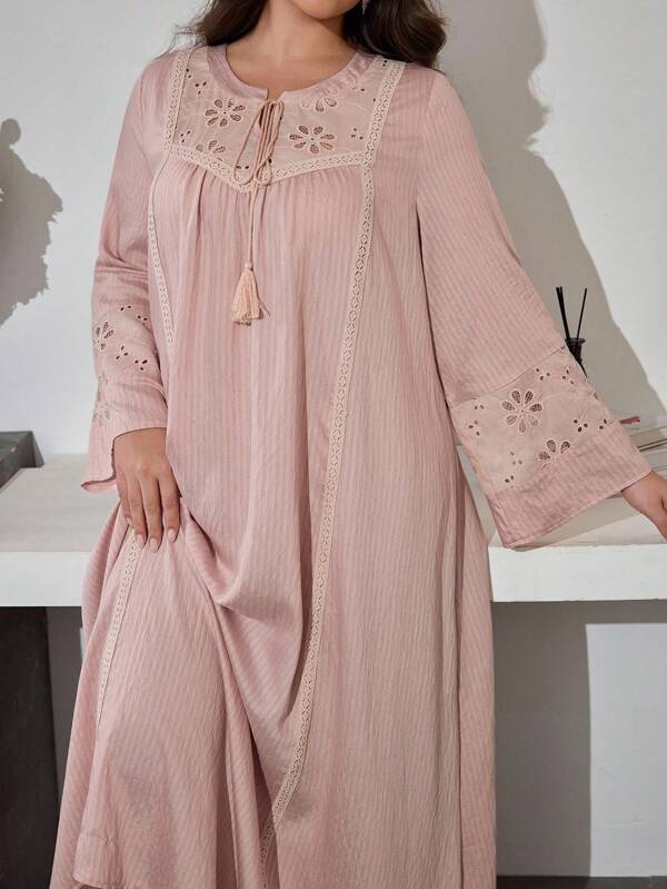 Al Najma Robe évasée à manches nouées et brodée col en V, Printemps Automne