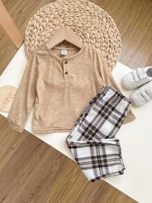 男婴针织柔软纯色圆领长袖套头衫和格纹裤家居服套装，适合圣诞节