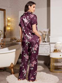 LuxeNights Floral Print Faux Silk Collar Short Sleeve Top & Pants Pajama Set - Purple - View 2