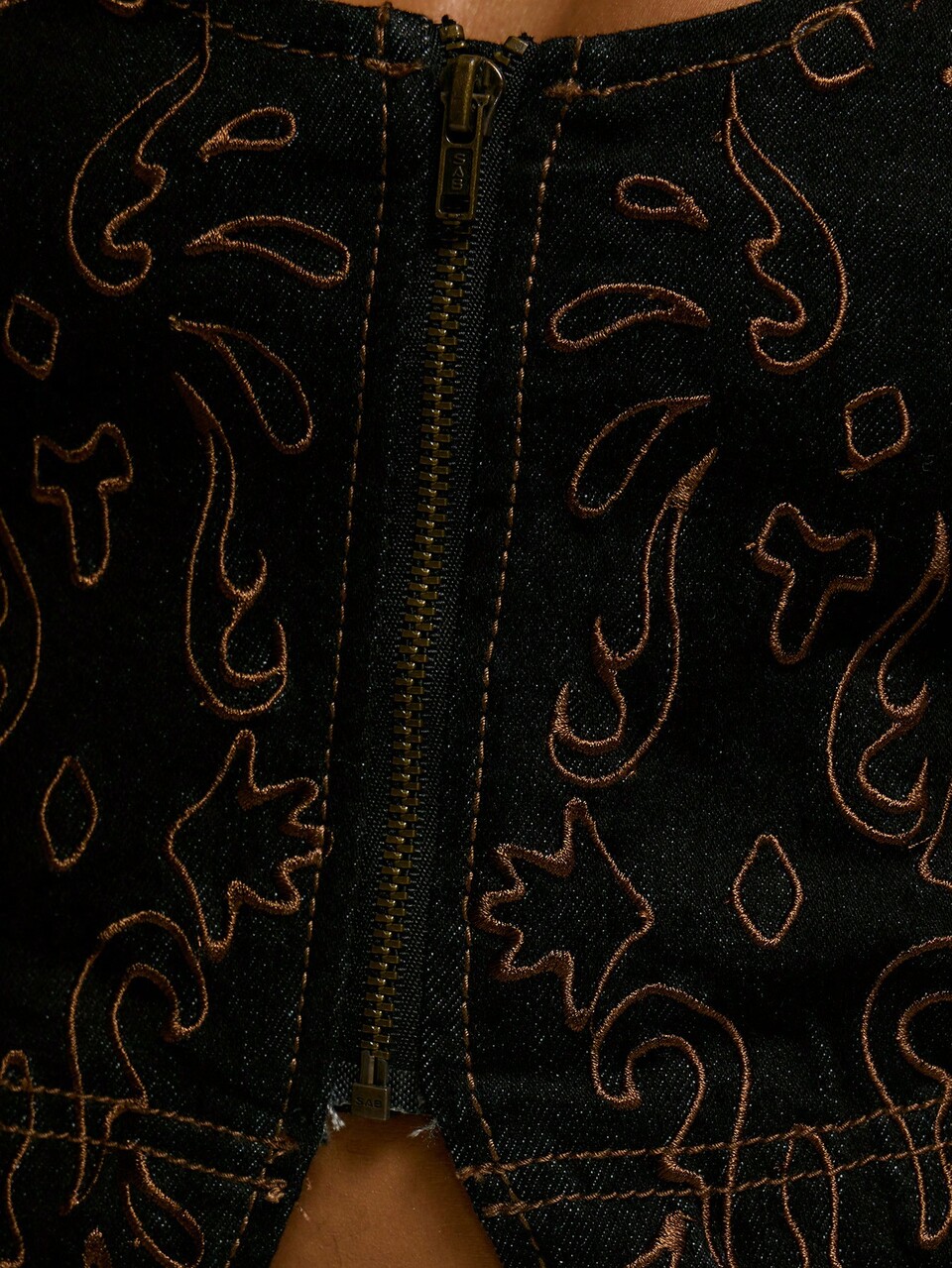 Black Denim Crop Top Contrast Stitch Embroidered Zip Front Fitted Summer Country Western Concert Streetwear Festival Elegant Y2k Boho 90's
