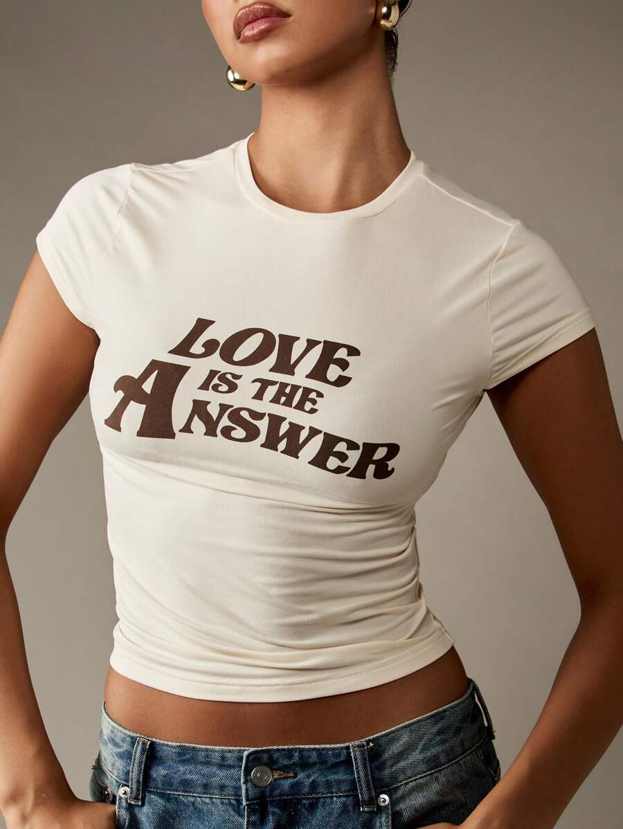 MISSGUIDED 爱是答案婴儿 T 恤复古 70 年代风格图案印花短袖修身短款上衣节日夏季 Y2K 街头潮流 T 恤 - 杏色 - 查看 1