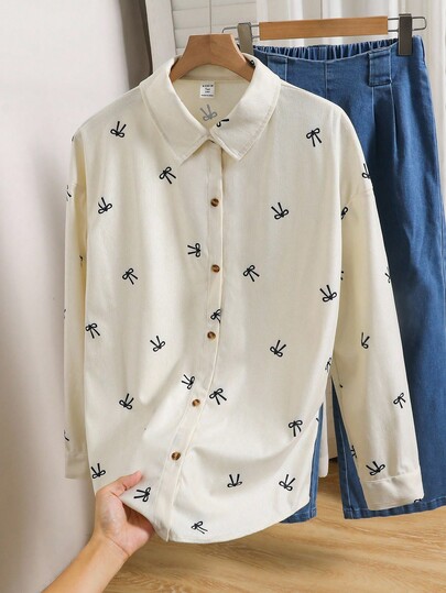 SHEIN 少女外套，杏色底蝴蝶结印花少女外套，灯芯绒内衬，宽松版型，休闲日常风格