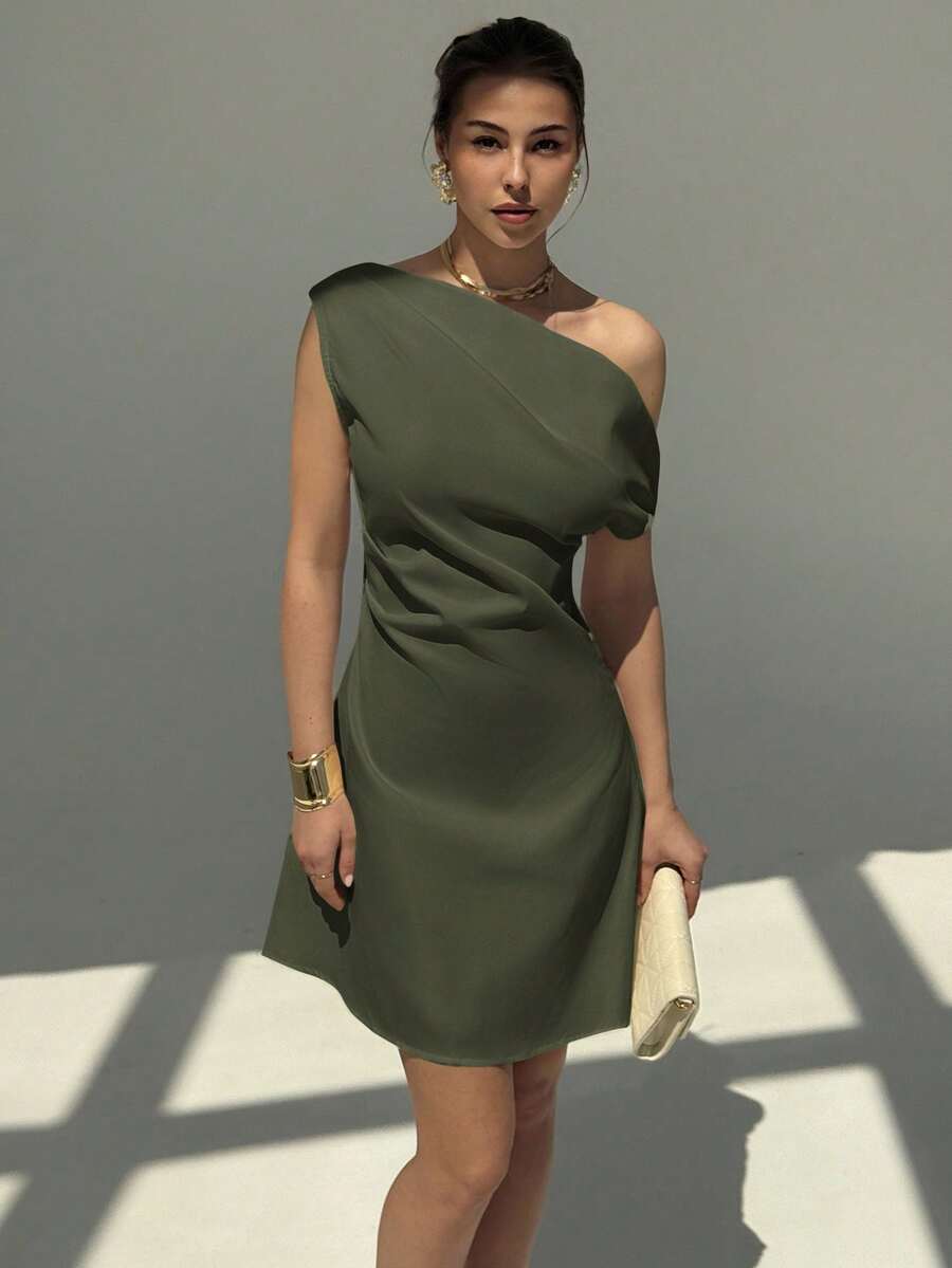 Aloruh 优雅不对称单肩性感收腰修身纯白色迷你休闲连衣裙 - 軍綠色 - 查看 1