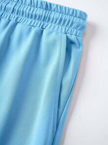 Manfinity Roghcode 男士字母印花圆领短袖休闲 T 恤和抽绳腰短裤套装搭配度假套装，男士两件套夏季服装，舒适服装 - 彩色 - 查看 4