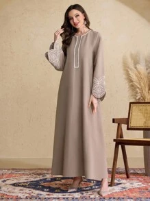 Al Najma 女士春夏圆领梭织边刺绣喇叭袖阿拉伯风格连衣裙，阿拉伯连衣裙 - 咖啡棕 - 查看 3