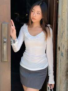 DAZY Women's Solid Color V-Neck Lace Patchwork Ruffle Hem Long Sleeve T-Shirt
