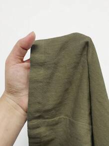 Manfinity Homme Bộ áo sơ mi tay ngắn có nút màu trơn phía trước và quần short có túi cho nam - xanh quân đội - Xem 7