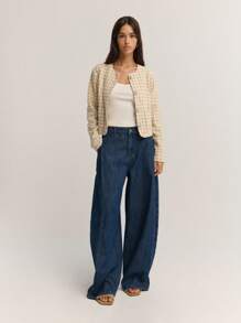 Nöista 这款奶油色格纹粗花呢短款外套，为您的衣橱增添一抹优雅！圆领设计，闪亮的纽扣点缀，修身剪裁，尽显时尚格调，是提升秋冬女装造型的完美之选。搭配牛仔裤，打造休闲优雅造型；叠穿其他单品，则可展现精致的巴黎风情。无论是办公室、早午餐，还是任何您想要展现轻松优雅气质的场合，它都是您的理想之选！ - 杏色 - 查看 1