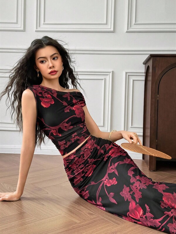 EastFlair Women's Floral Print Asymmetric Crop Top And Pleated Mini Skirt 2 Pieces Set