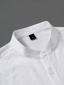 Manfinity CasualCool قميص رجالي أبيض كاجوال بأكمام قصيرة وياقة عالية مع أزرار - أبيض - مشاهدة 6