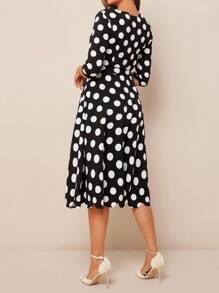 SHEIN Amorya Vestido midi elegante de mujer con ajuste ceñido en la cintura, con lunares blanco y negro y adorno de concha en las mangas cortas. Adecuado para uso casual, fiesta, cita, viaje en otoño, invierno y primavera. Vestido de lunares para mujer, atuendo casual de negocios, salida nocturna, atuendo de maestra, atuendo de iglesia - Blanco y Negro - Ver 3