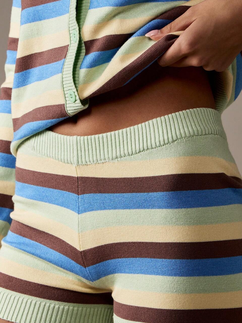 MISSGUIDED Knitted High Waisted Ribbed Shorts Retro Striped Pattern Loungewear Summer Beach Vacation Resort Wear Cozy Stretchy Hot Weather Fashion Mini Bottoms