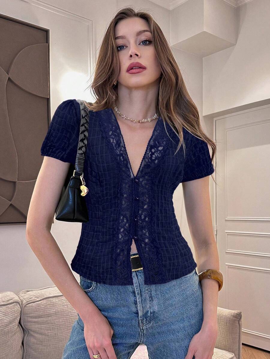 Pariaura 法式蕾丝V领纽扣褶皱女式衬衫，适合大学生穿着 - 藏蓝色 - 查看 1