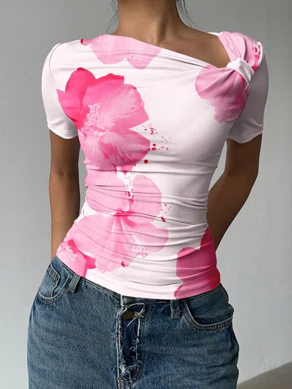 Siren Gaze Damen Lässig Elegant Sexy Stil Weiß & Pink Kontrast Tropisch Blumen Muster Asymmetrischer Ausschnitt Geraffter Figurbetonter Kurzarm T-Shirt, geeignet für den Sommer