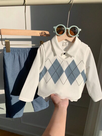SHEIN Bộ đồ 3 món cho bé trai, gồm áo ba lỗ họa tiết hình thoi, áo sơ mi trắng và quần dài xanh dương, thích hợp cho tiệc sinh nhật, tiệc tối, biểu diễn, đám cưới, tiệc mừng em bé chào đời, lễ rửa tội, lễ kỷ niệm sinh nhật lần thứ nhất.