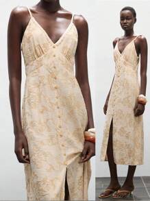 Lumivelle 夏季复古优雅杏色V领吊带中长连衣裙，配有实用纽扣前襟和优雅高开衩，适合大学校园穿着。