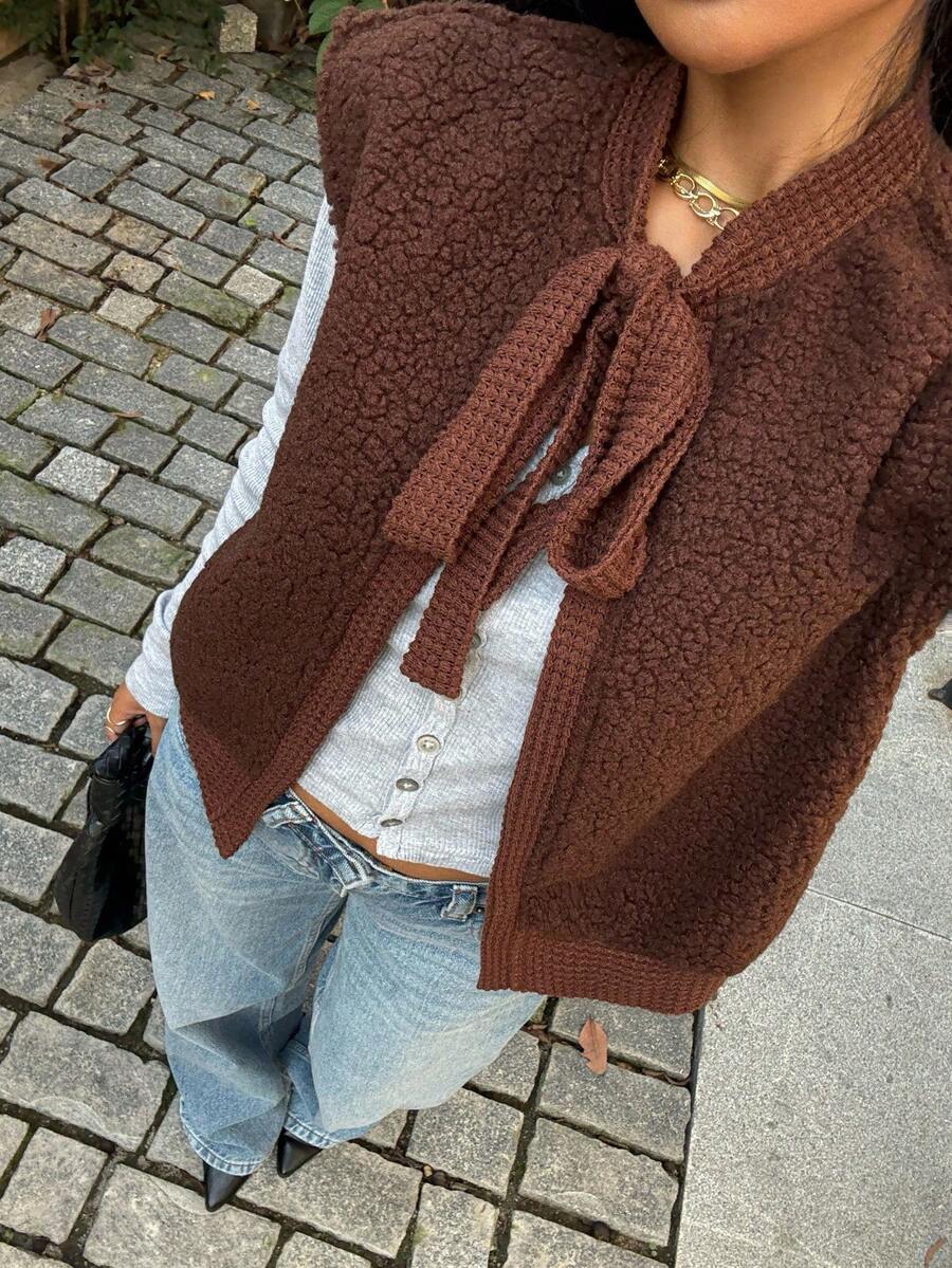 Siren Gaze 人造毛皮组合夹克，带钩针细节和前系带开合，休闲女式无袖背心夹克 - 棕色 - 查看 1