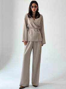 Aloruh 卡其色简约办公室通勤装：喇叭袖系带腰女式衬衫 + 阔腿长裤女式长裤，2 件套 - 卡其色 - 查看 4