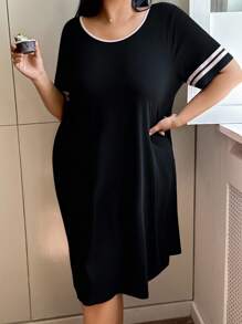 SHEIN 柔软亲肤撞色大码简约休闲睡袍 Moo Moo - 黑色 - 查看 1