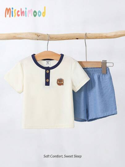 Set de 2 piezas de polo de punto con cuello y estampado de dibujos animados, pantalones cortos tejidos y camiseta de manga corta para niños pequeños
