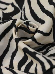 EMERY ROSE Quần short ống rộng xếp ly họa tiết ngựa vằn buộc eo cho nữ - Đen và trắng - Xem 9