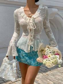 SHEIN Frenchy 女式花卉提花荷叶边领口前系带时尚喇叭袖衬衫 - 杏色 - 查看 6