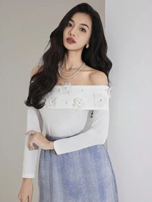 Modelyn 女士优雅3D花卉装饰露肩长袖T恤返校国庆节返校夜出秋季女装韩版露肩长袖单肩立体花卉风格韩版针织上衣 - 白色 - 查看 1