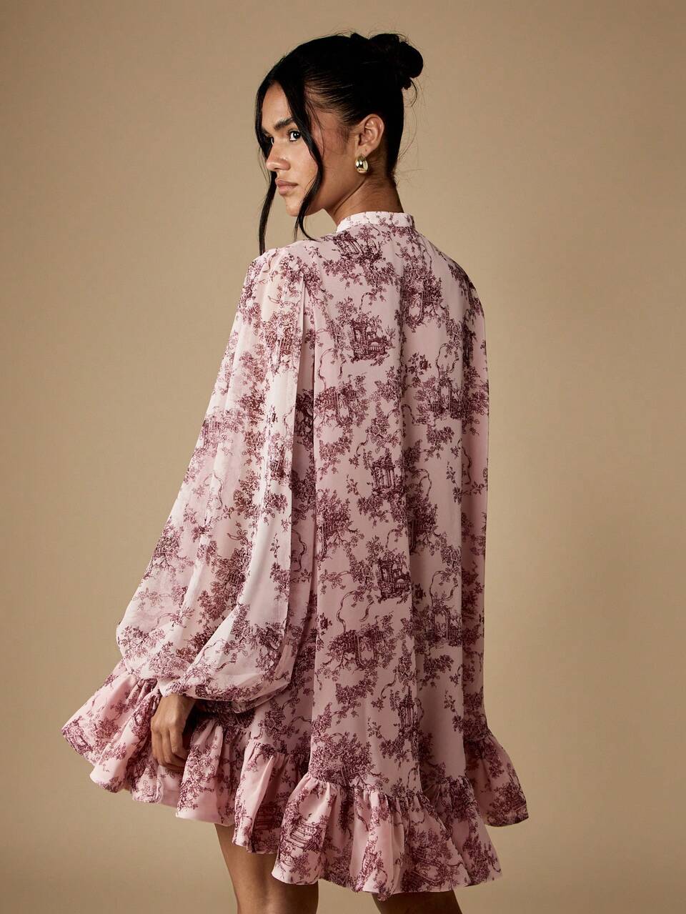 MISSGUIDED 러플 밑단과 앞면 끈이 달린 퍼프 슬리브 미니 드레스