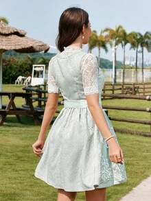 Firerie Vestido verde mini de línea A con cuello cuadrado y decoración de strass, delantal de encaje desmontable con lazada cruzada, elegante para Oktoberfest - Verde - Ver 3