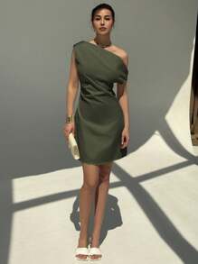 Aloruh 优雅不对称单肩性感收腰修身纯白色迷你休闲连衣裙 - 軍綠色 - 查看 7