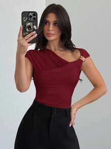 Firerie 女式不对称肩部褶皱腰部紧身 T 恤，优雅朴素的设计，适合日常通勤、春夏、海滩、机场、度假、教师 - 酒紅色 - 查看 9