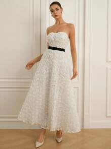 Aveloria Rosie Vestido romántico francés con bordado floral abundante, cinturón de contraste en la cintura, corpiño tipo bustier y falda acampanada