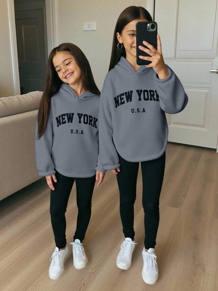 SHEIN 年轻女孩 2 件/套摇粒绒字母刺绣落肩弧形下摆连帽衫和紧身裤套装,运动风格,非常适合秋冬季休闲、日常穿着和学校日常穿着 - 灰色 - 查看 1
