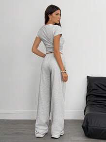 SHEIN Tall 女式夏季骑士印花圆领短袖T恤和裤子休闲两件套灰色两件套休闲套装女式 - 淺灰色 - 查看 4