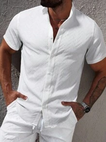 Manfinity CasualCool قميص رجالي أبيض كاجوال بأكمام قصيرة وياقة عالية مع أزرار - أبيض - مشاهدة 1