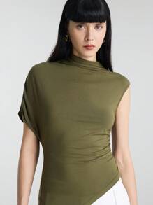 Ontre 2025新款休闲女T恤宽松都市风商务休闲军绿色女式立领斜肩修身不对称下摆夏季上衣 - 軍綠色 - 查看 3