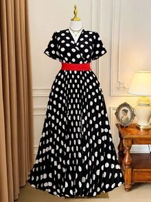 SHEIN Unity 大码女式短袖 V 领波尔卡圆点印花褶皱撞色连衣裙，适合夏季、返校、毕业典礼、节日、情人节、音乐节、母亲节、万圣节、感恩节、复活节、国庆节、舞会、约会、派对、婚礼、户外旅行